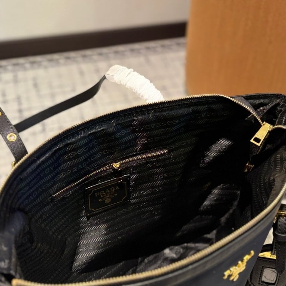 Prada Luxury Gallery Pocono Shoulder Black 34Cm view 6
