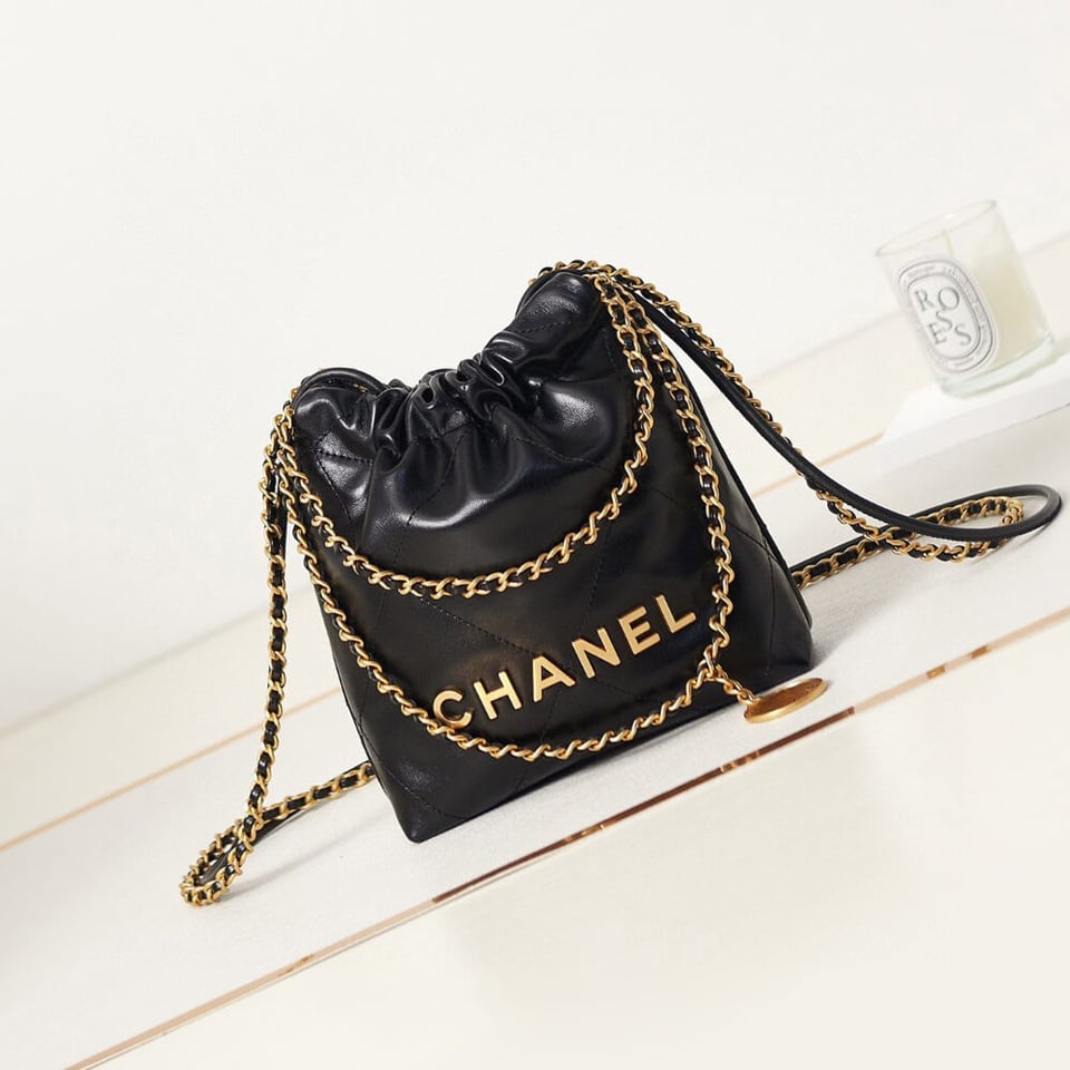 Chanel Mini 22 Handbag Shiny Calfskin &amp; Gold Metal Black 20cm view 3