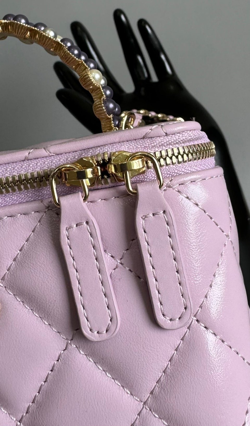 Chanel Vanity Case Pearl 17Cm Cotton Candy Lambskin Gold Hardware view 10