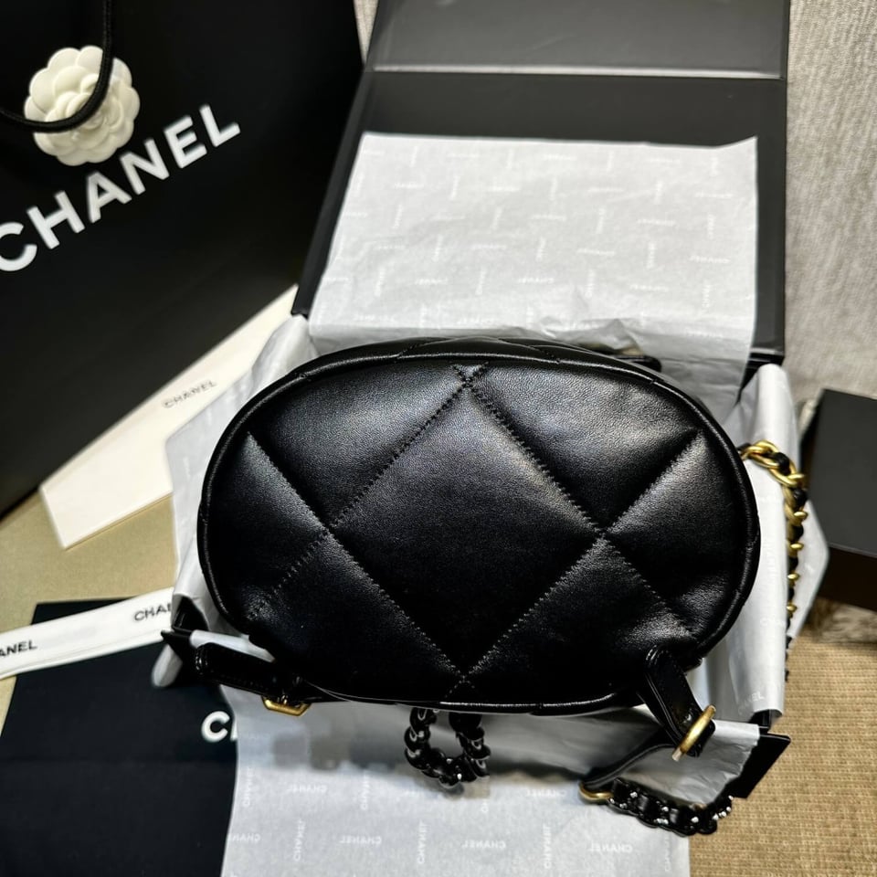 Chanel 19 Backpack Black Quilted Lambskin 26cm view 10