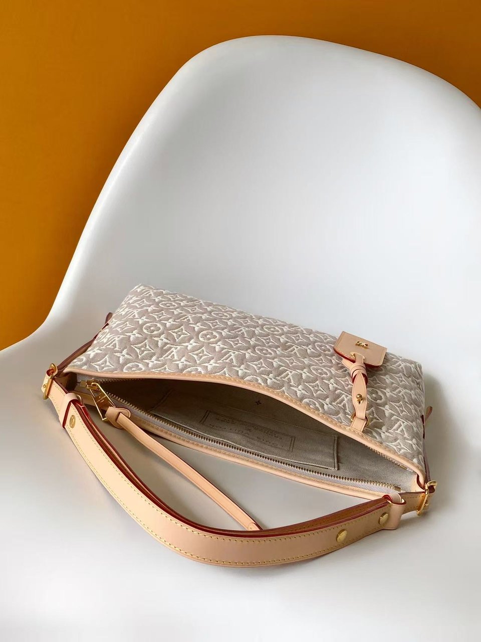 Louis Vuitton Carryall East-West Monogram Emblème Peuplier Motif 36cm M2A136 view 9