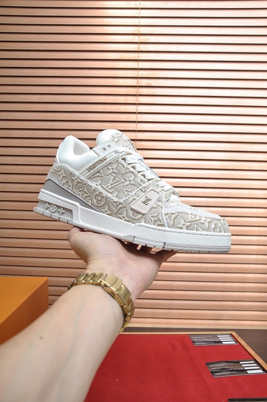 Louis Vuitton Trainer Sneakers Beige 1AKKJB view 11