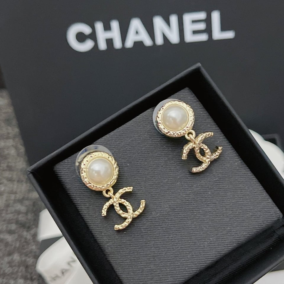 Chanel Cc Pearl Earrings view 5