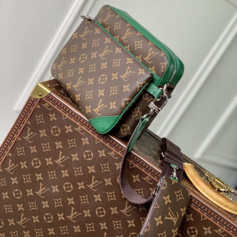 Louis Vuitton Trio Messenger Bag Green 25Cm M12766 view 6
