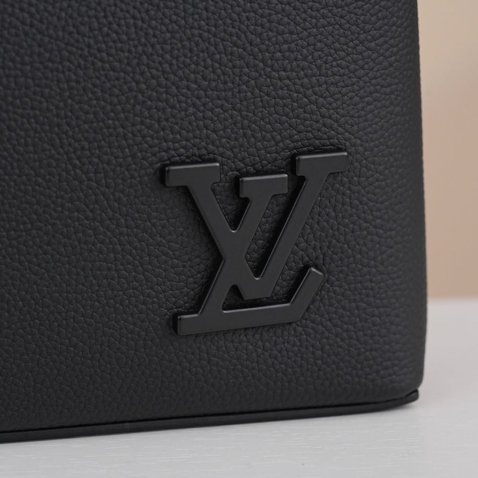 Louis Vuitton Takeoff Pouch Black 30Cm M69837 view 13