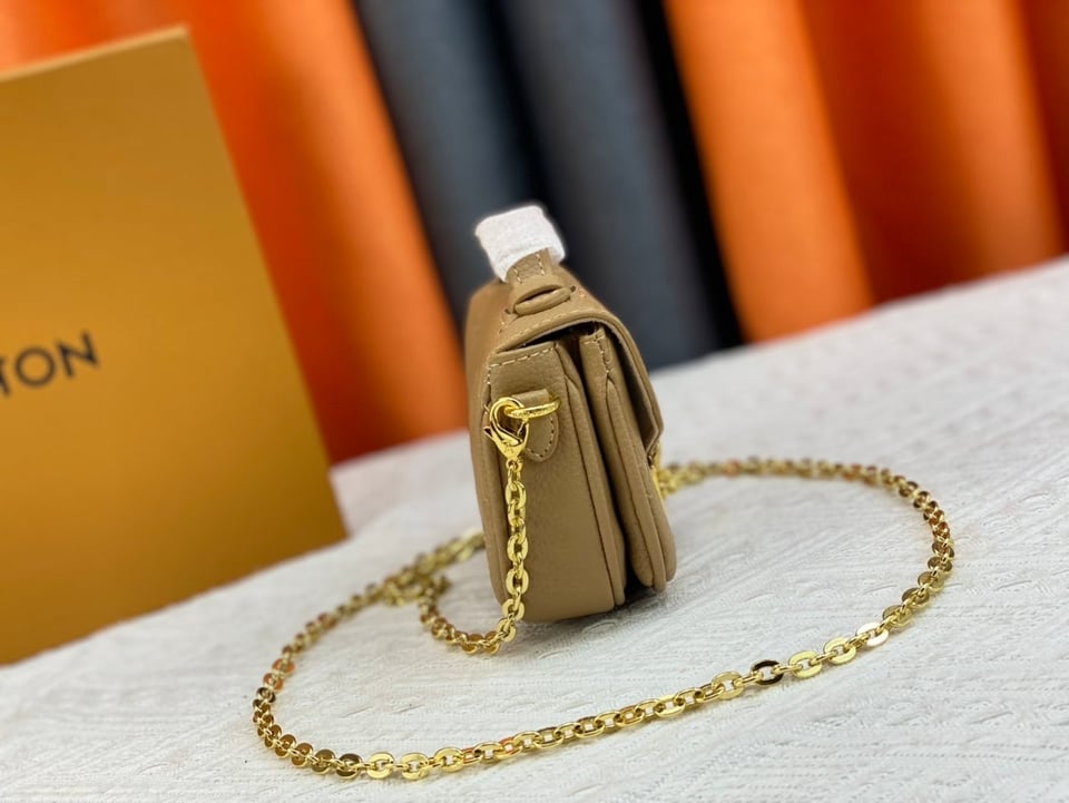 Louis Vuitton Micro Metis Beige Clair 14Cm view 8