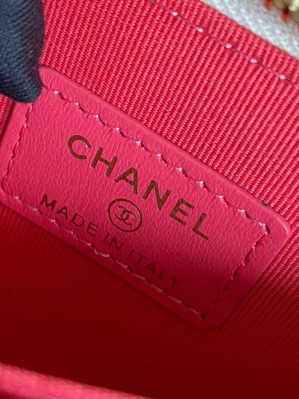 Chanel Zipped Wallet 11Cm White Caviar Gold Hardware view 6