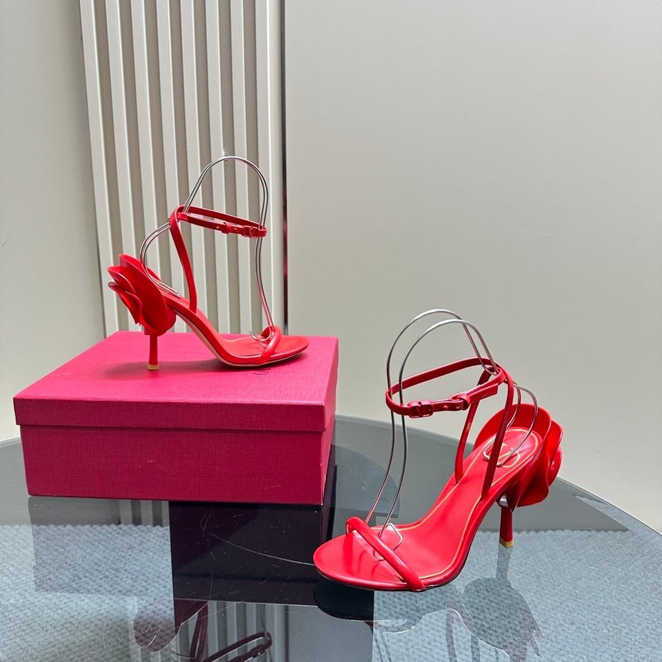 Valentino Garavani Archive Roserouche Leather High Heel In Red view 8