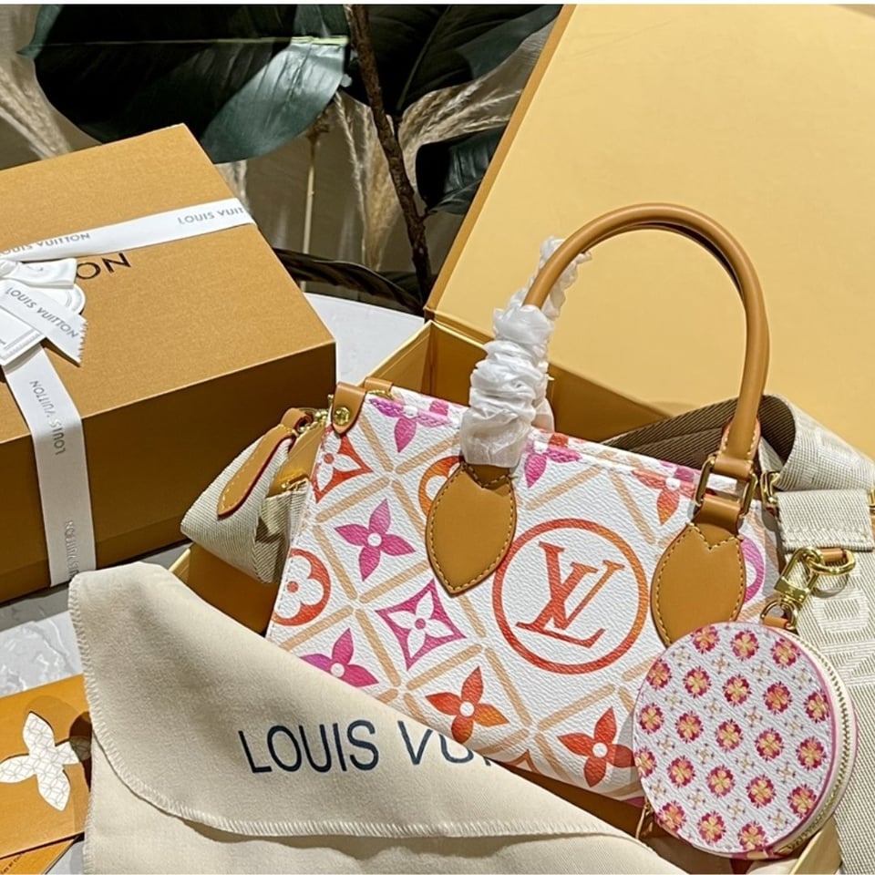Louis Vuitton Onthego East West Monogram Canvas Coral 25Cm M25318 view 3