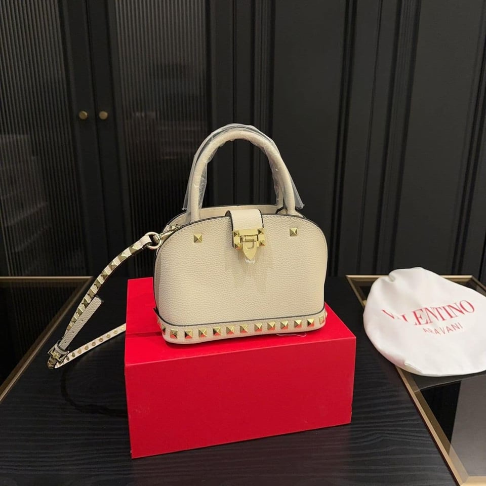Valentino Garavani Rockstud Handbag In Grainy White 21Cm view 3
