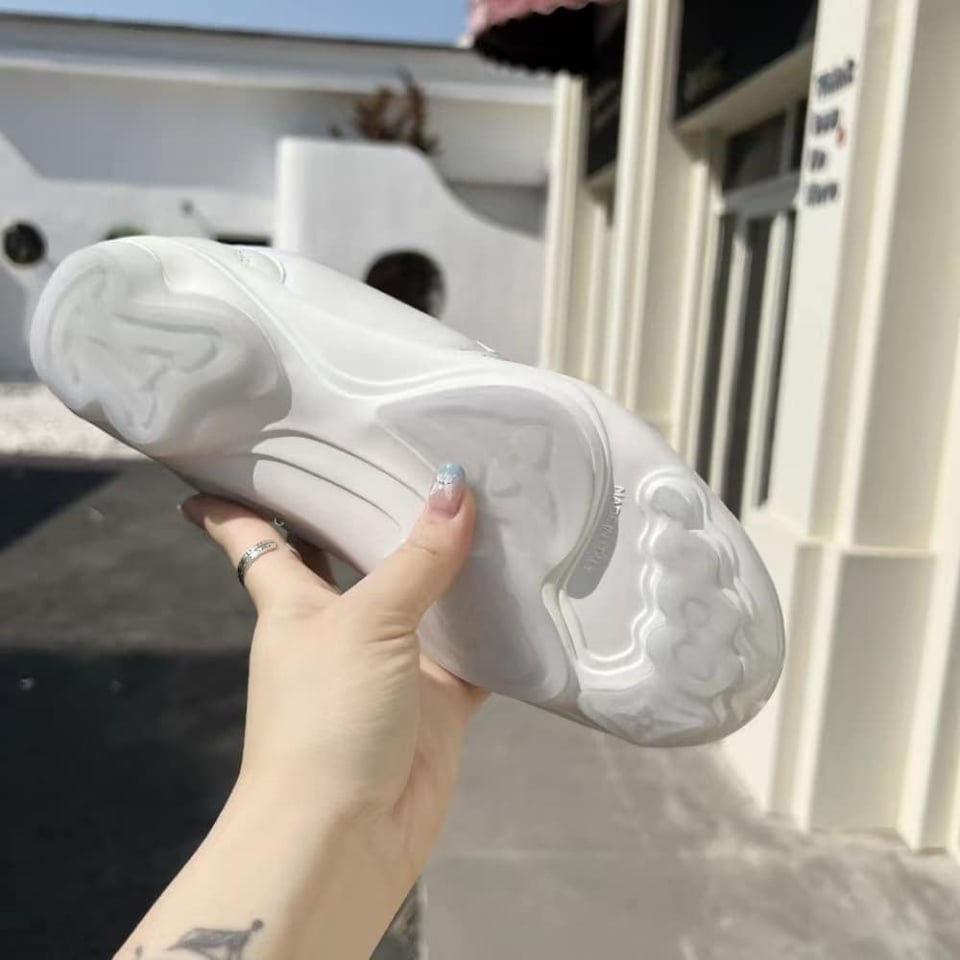 Louis Vuitton Footprint Soccer Sneaker White 1Ahdoi view 6