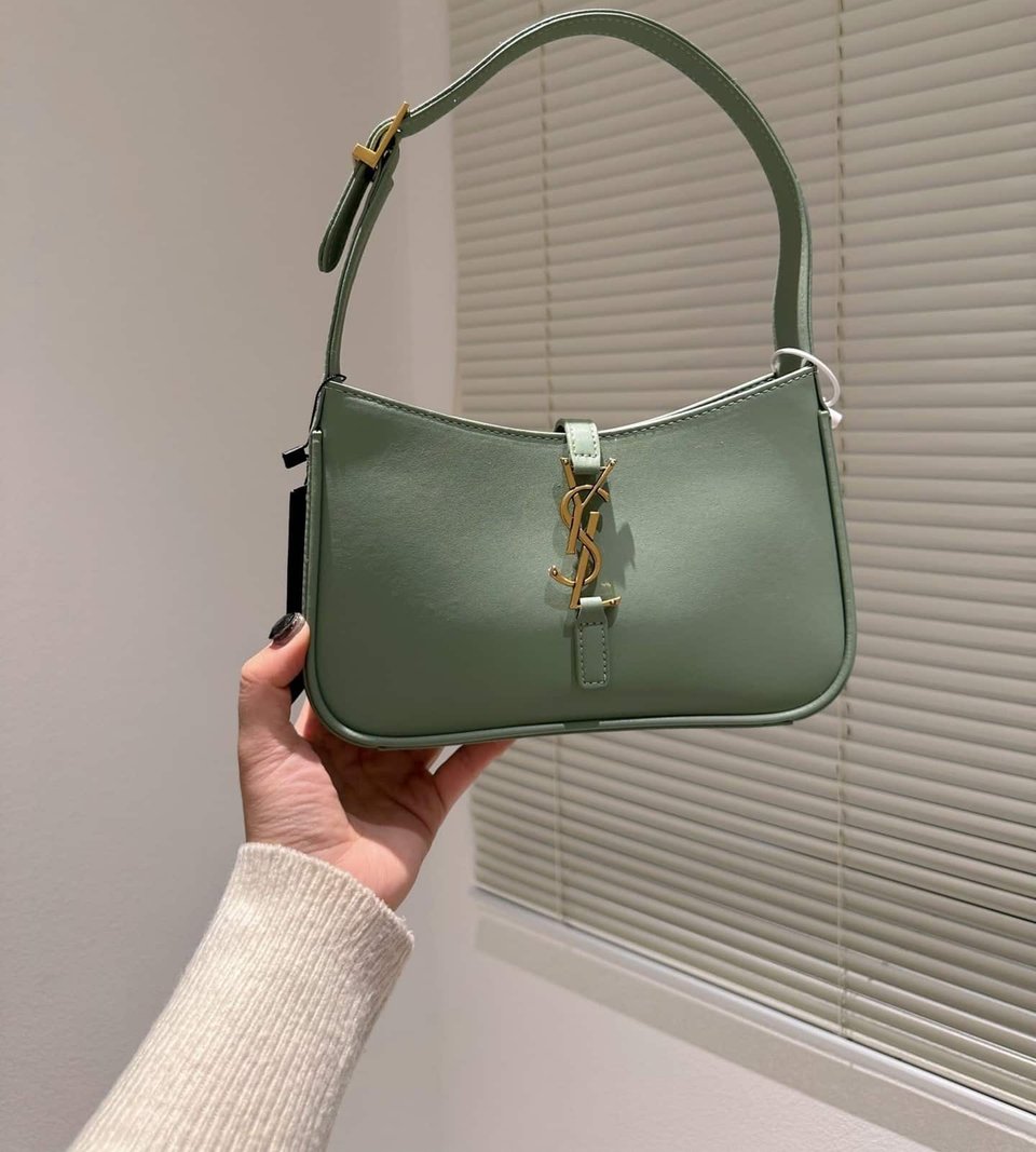 Saint Laurent Le 5 A 7 Hobo Bag In Smooth Leather Green 25Cm view 3