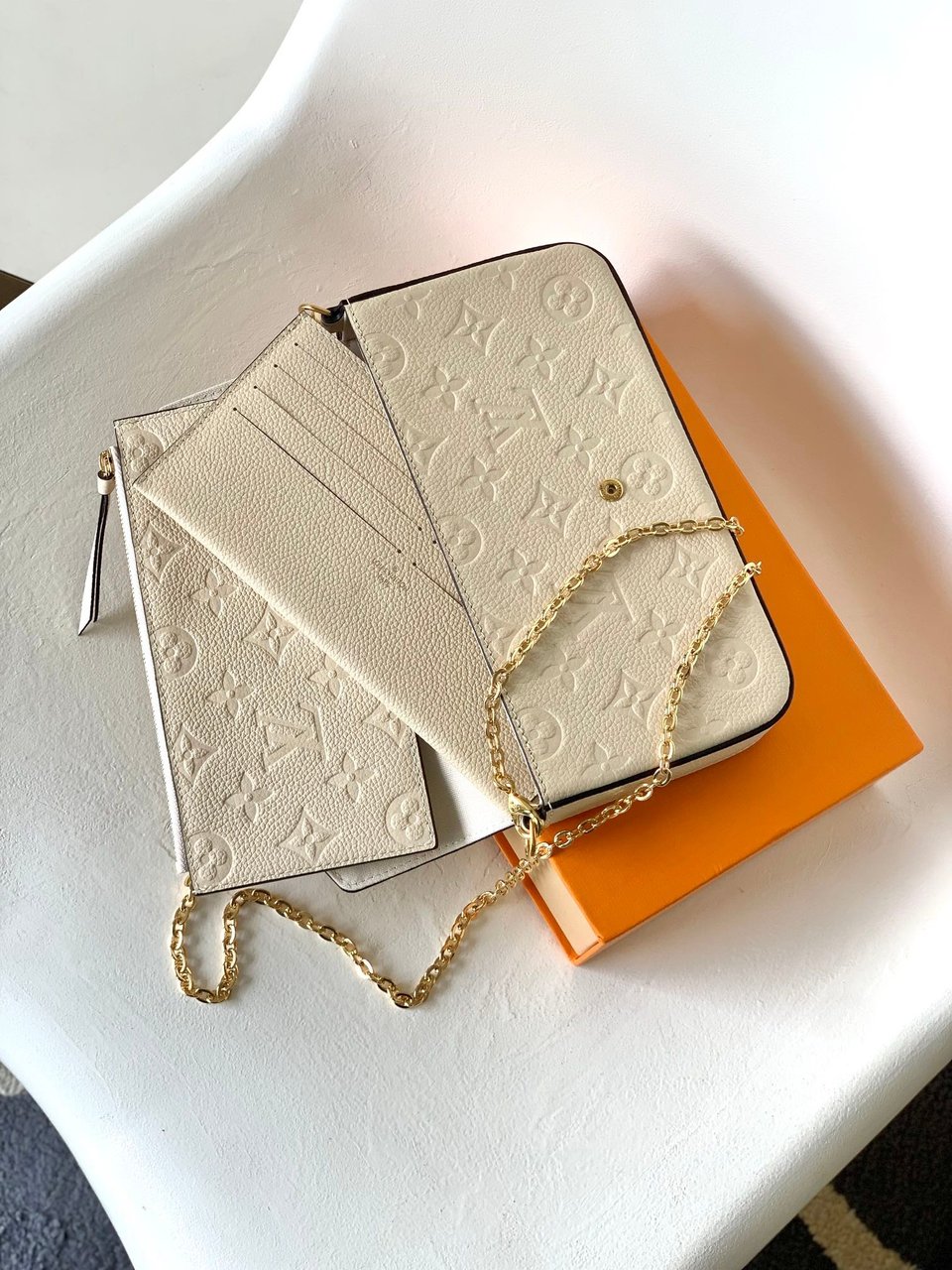 Louis Vuitton Felicie Pochette Bag Cream 21Cm view 7