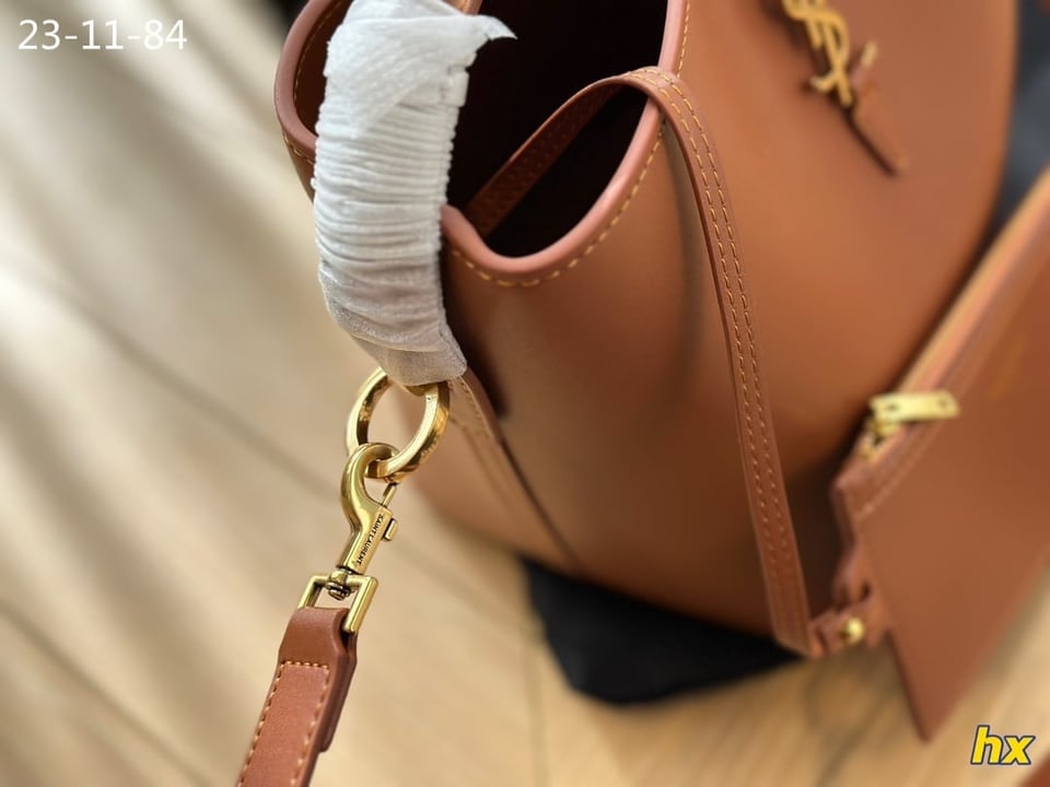 Saint Laurent Le 37 In Shiny Leather Brown 25Cm view 4