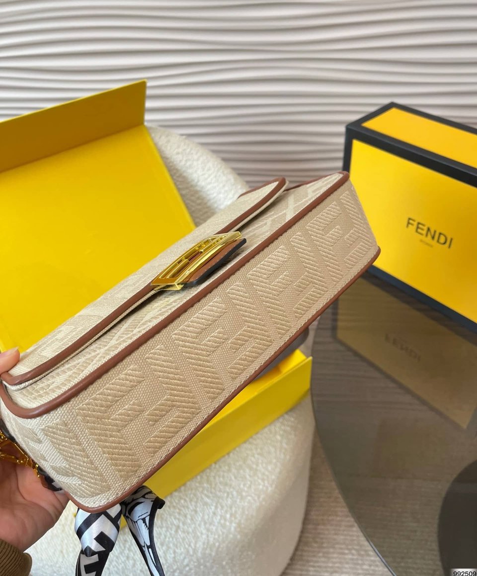 Fendi Baguette Natural Straw Bag With Ff Embroidery 26Cm view 9