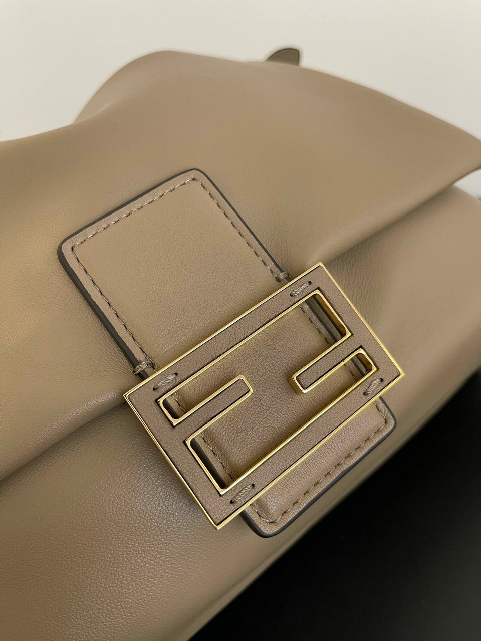 Fendi Mamma Baguette Medium Dove Grey Nappa Leather Bag 26.5cm view 9