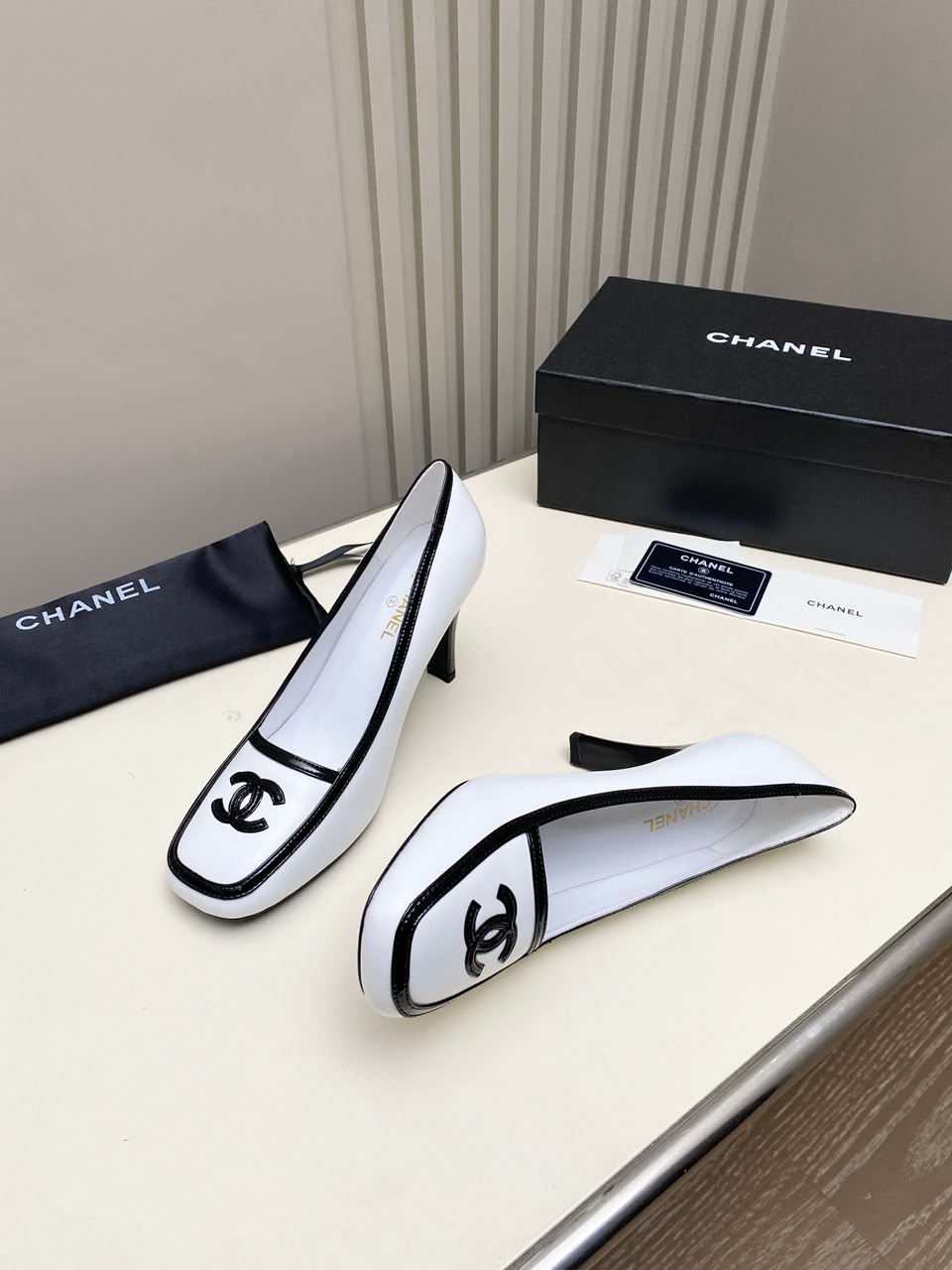 Chanel Siyah Beyaz Deri Kadın Babet White view 6