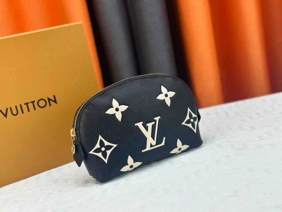 Louis Vuitton Cosmetic Pouch Pm Black 17Cm M59086 view 11