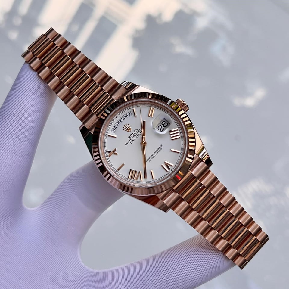 [Superclone] Rolex Day-Date 40mm White Dial President 228235 view 2