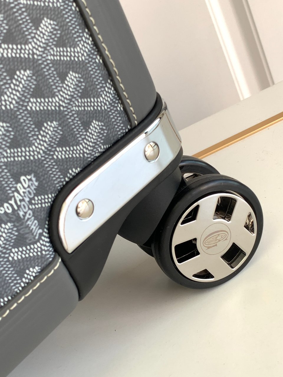 Goyard 50cm view 6