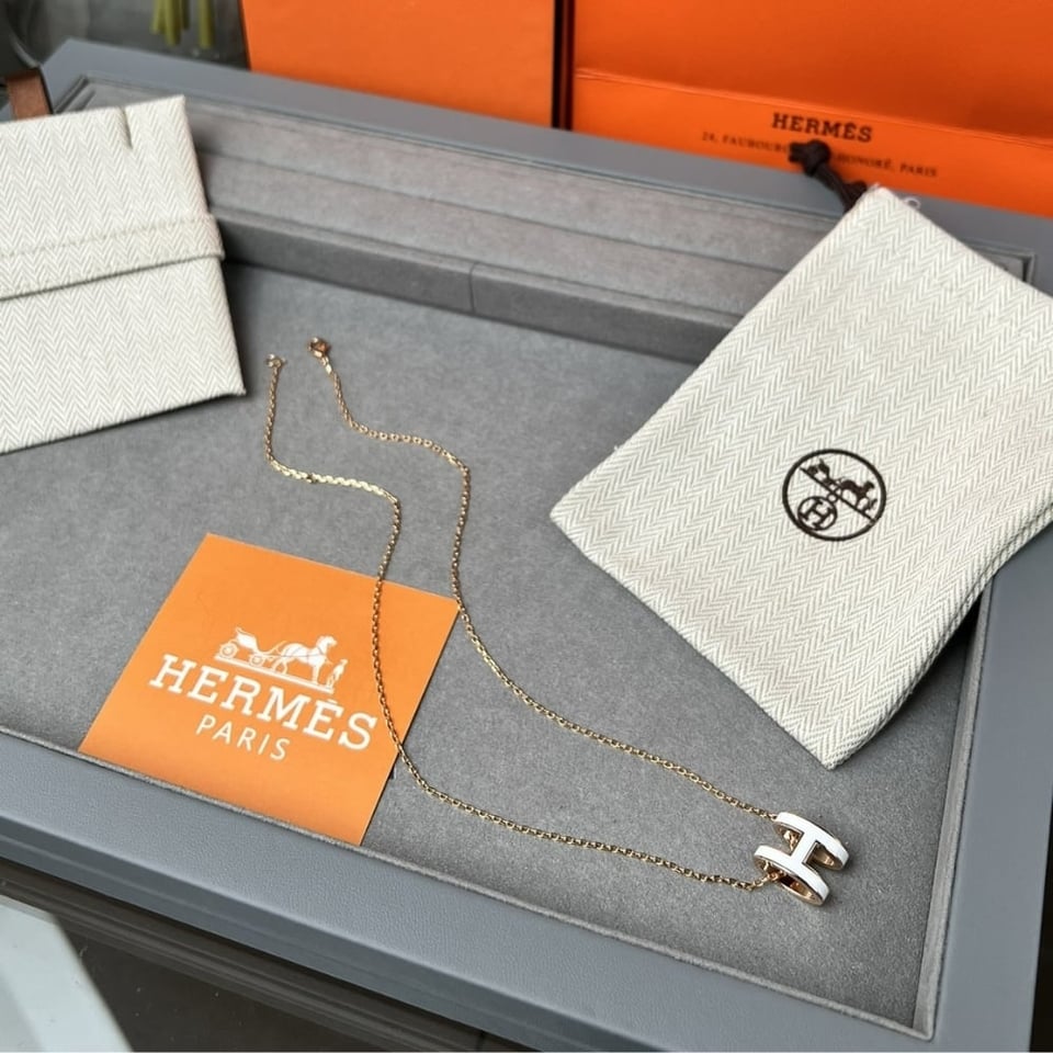 Hermes Mini Pop H Pendant Necklace White And Gold view 5