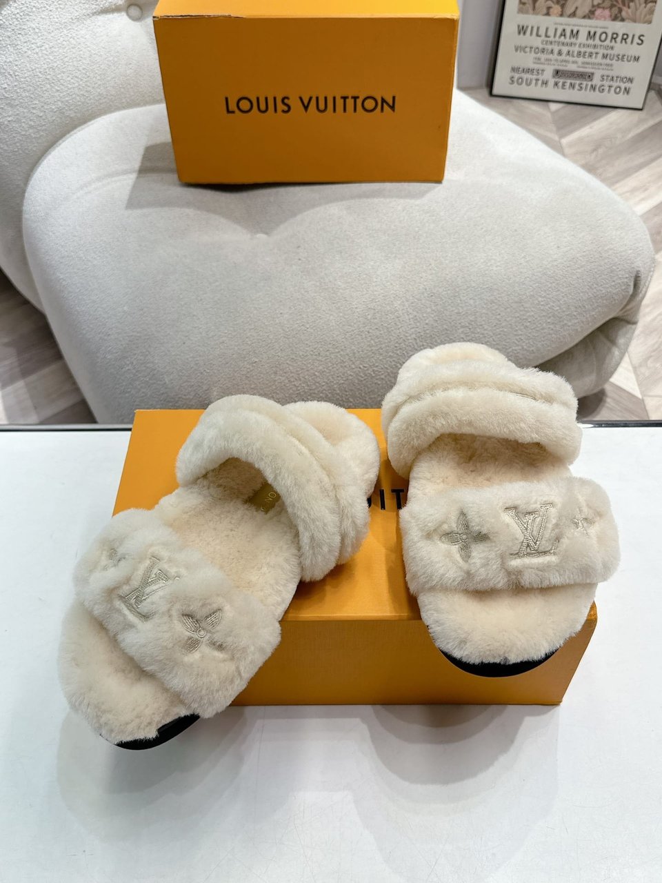 Louis Vuitton Lv Sunset Flat Comfort Mule Shearling Beige 1Adc6L view 3