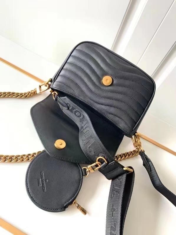 Louis Vuitton New Wave Multi Pochette 19Cm Black view 7
