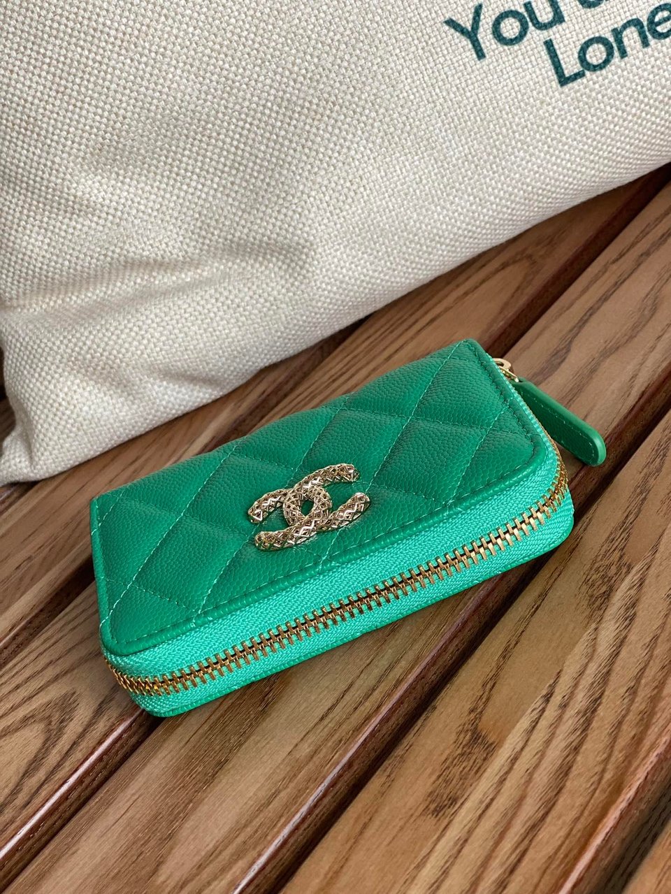 Chanel Zipped Wallet 11Cm Green Caviar Gold Hardware view 3