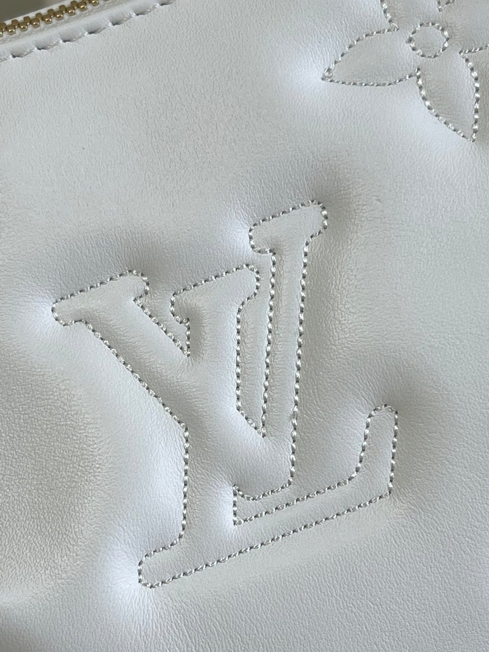 Louis Vuitton Over The Moon 27Cm White view 3