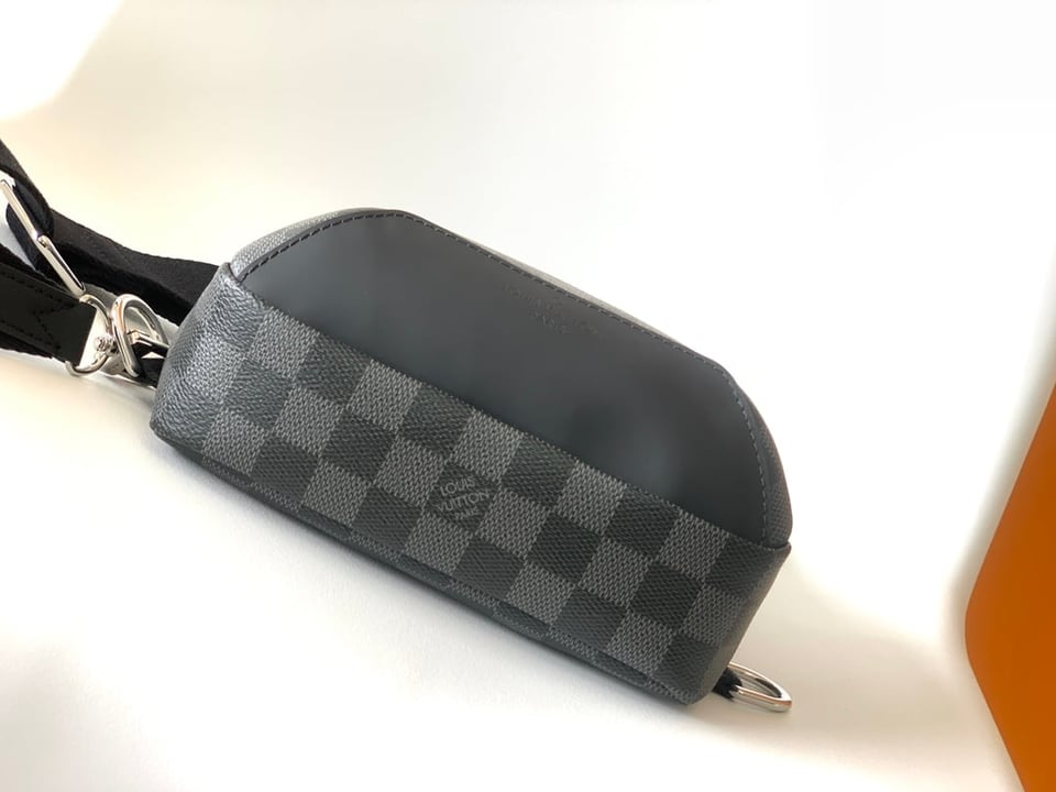 Louis Vuitton Avenue Slingbag Damier Infini Onyx Silver 31Cm N40097 Bag For Men view 6
