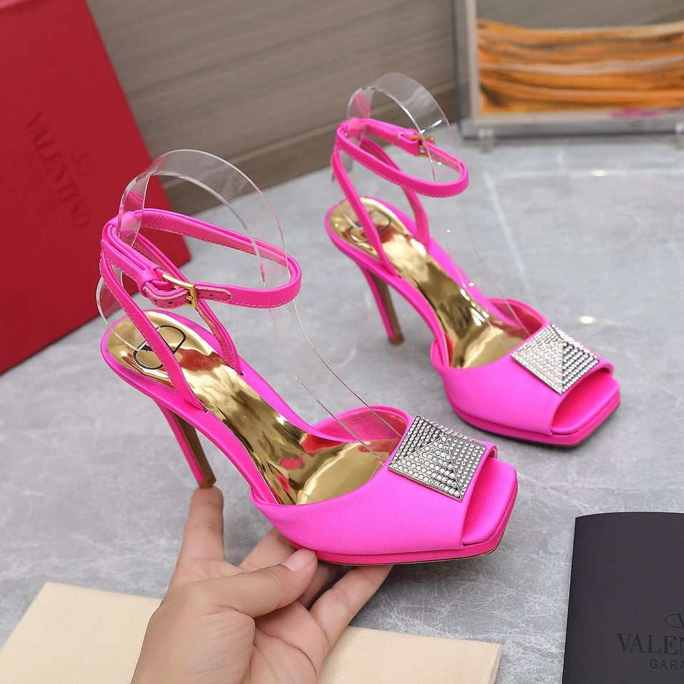 Valentino Garavani Roman Stud Block Pump Pink view 4
