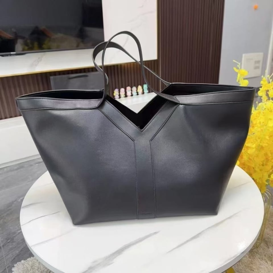 Saint Laurent Y Tote In Leather Bag Black view 3