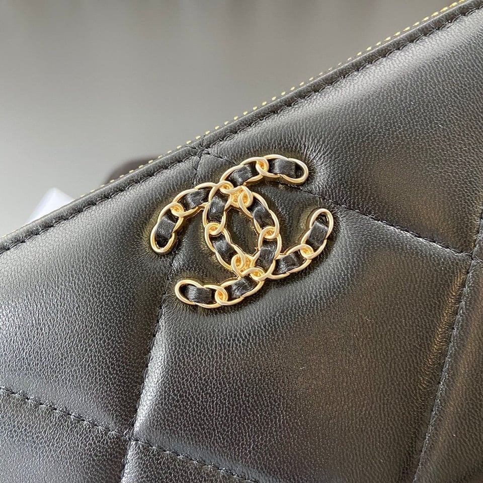 Chanel 19 Zipped Wallet 19.5Cm Black Calfskin Gold Hardware view 5