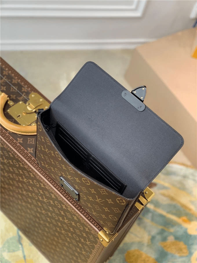 Louis Vuitton S Lock A4 Pouch Brown 28Cm M80560 view 5