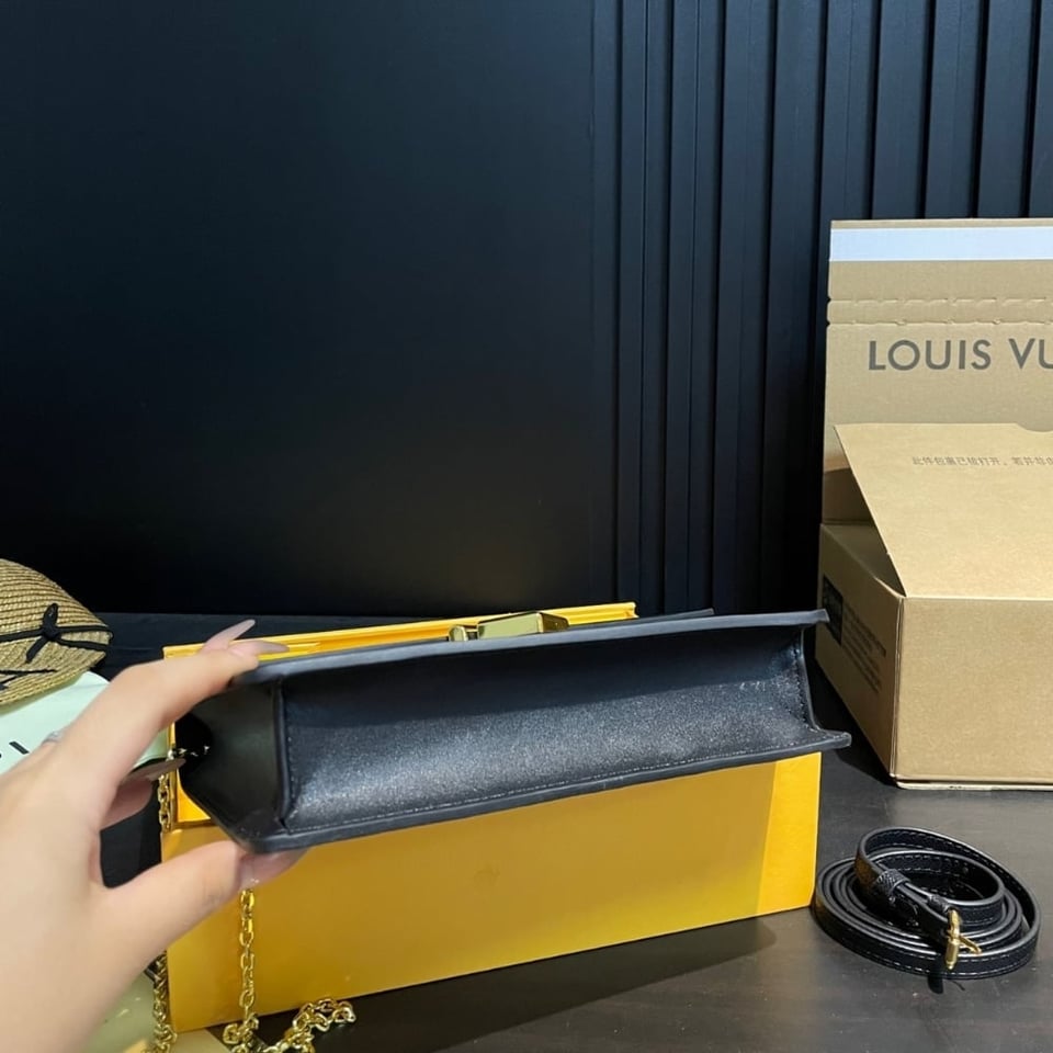 Fendi Ff Diamonds Wallet On Chain Black 22Cm view 8