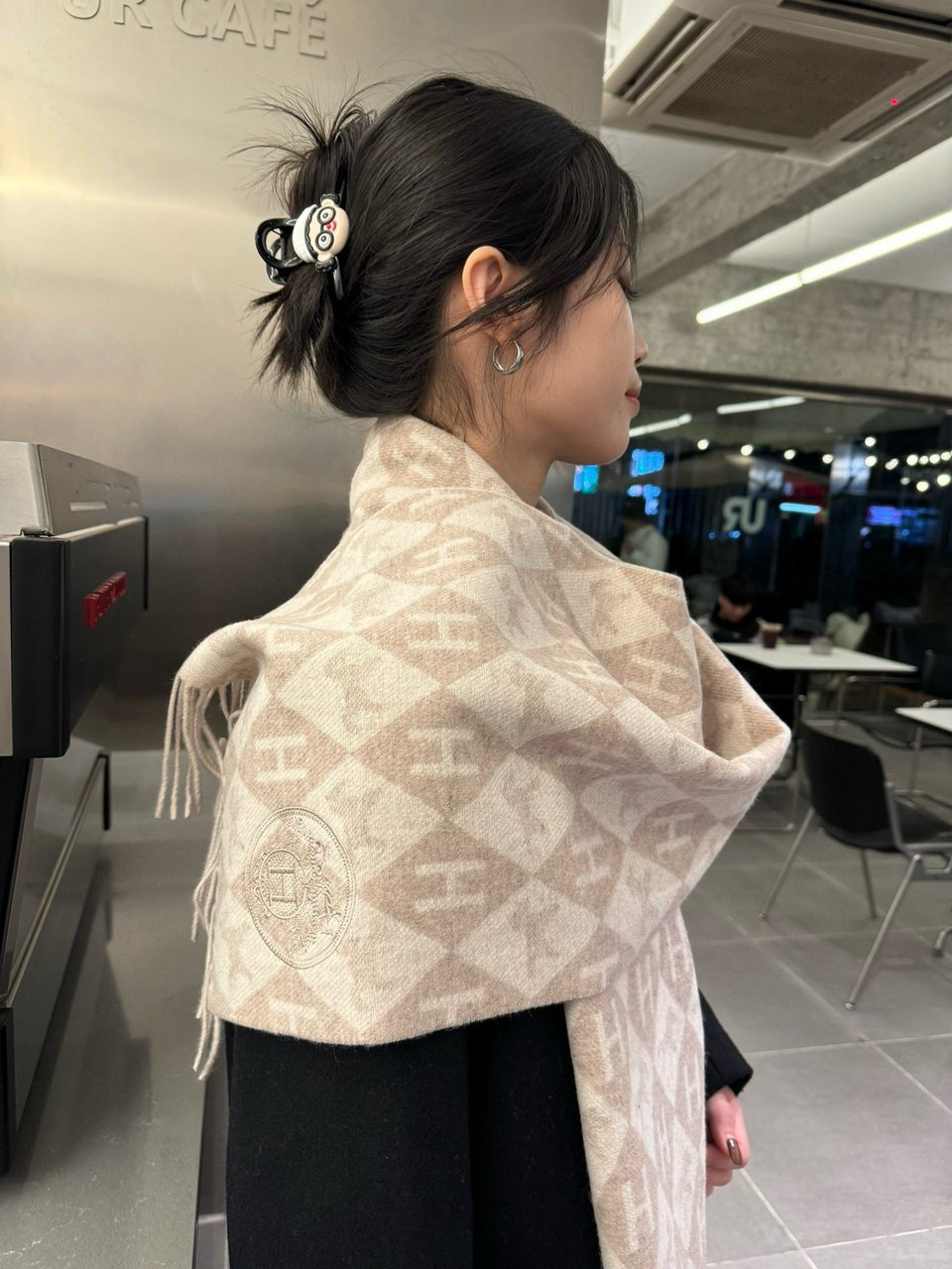 Hermes Diamond H Cashmere Scarf Beige For Women 180cm view 3
