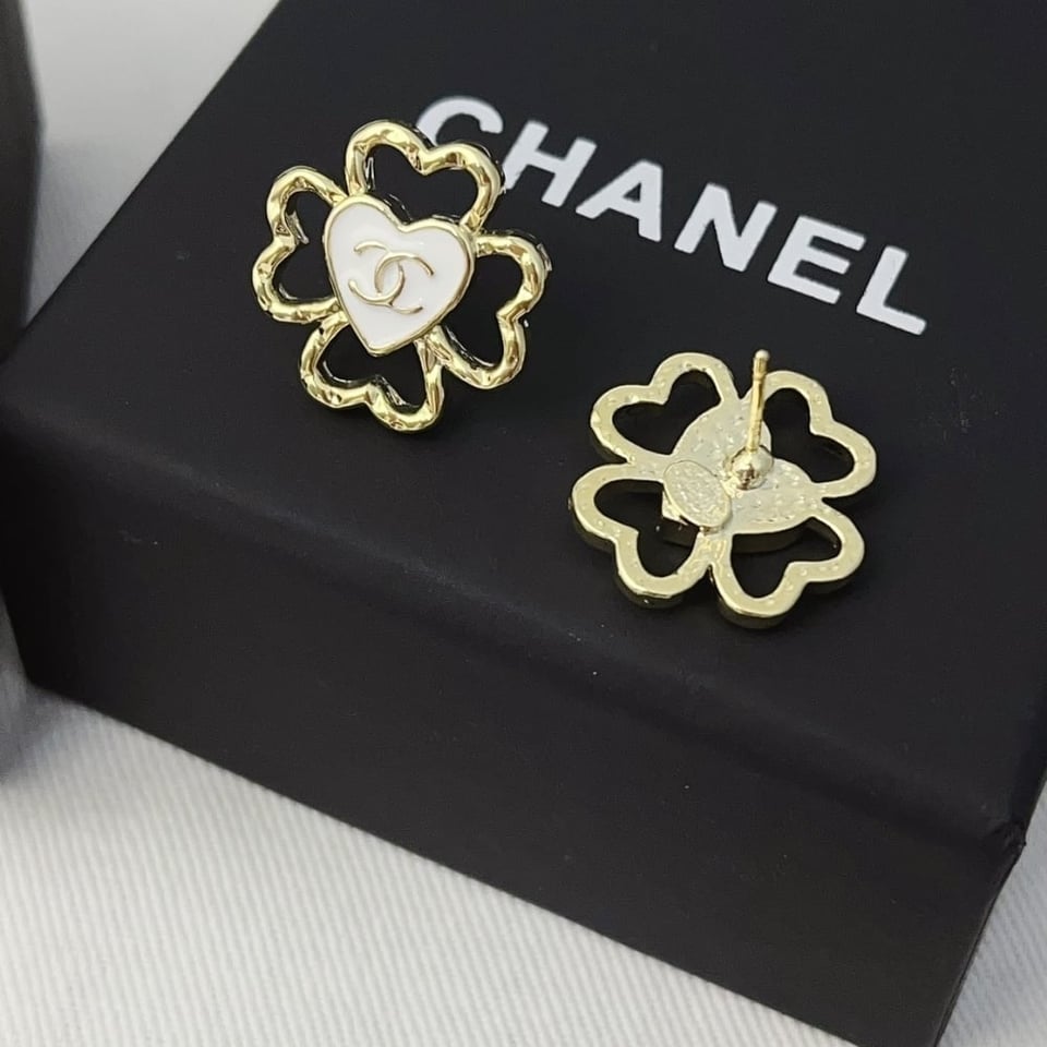 Chanel Four Leaf Clover Heart Earrings Abf311 B19851 Nafgv view 4