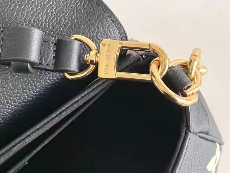 Louis Vuitton Favorite 24Cm Black view 8