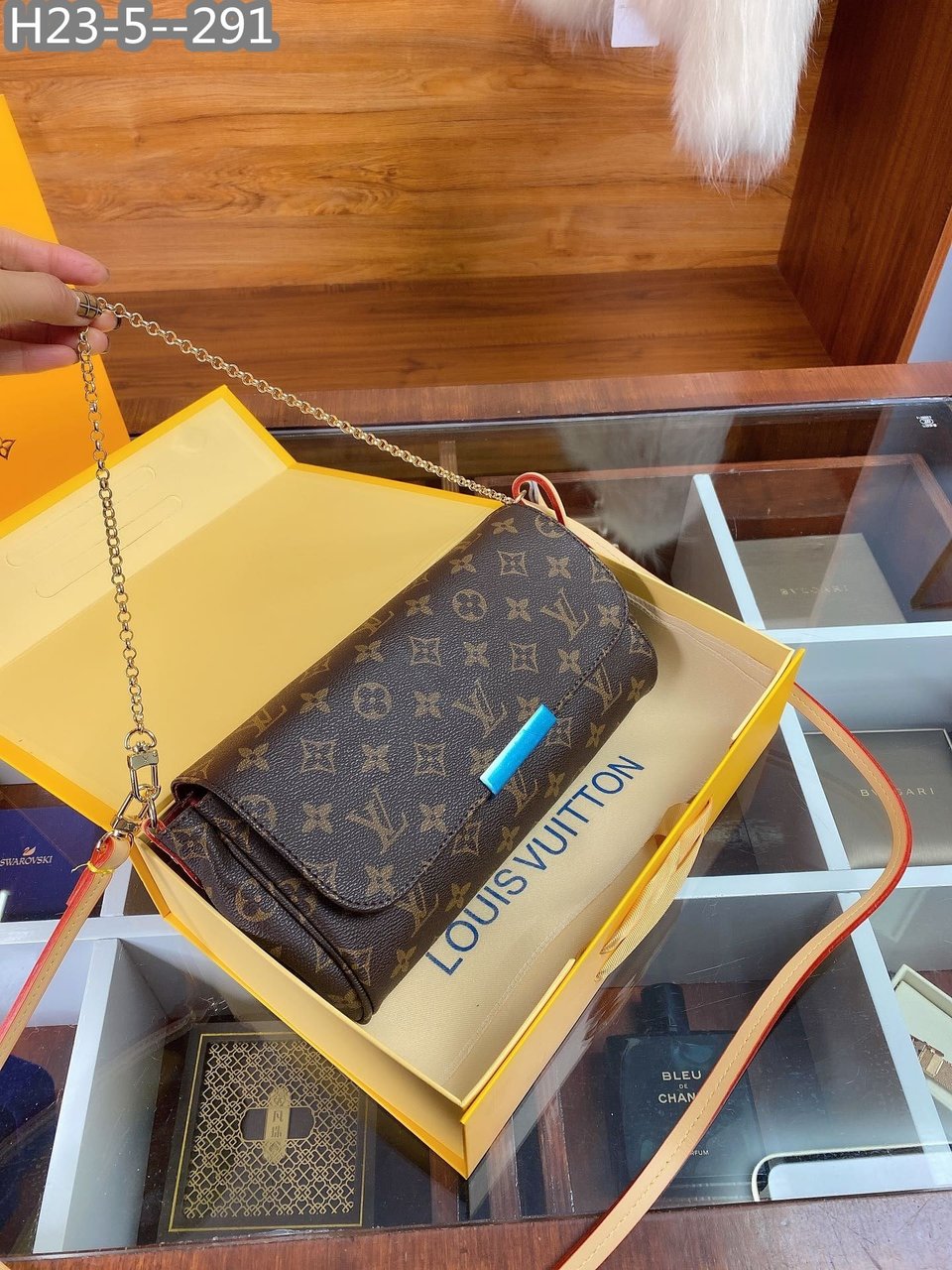 Louis Vuitton Favorite Mm Chain Shoulder Bag 24Cm view 4