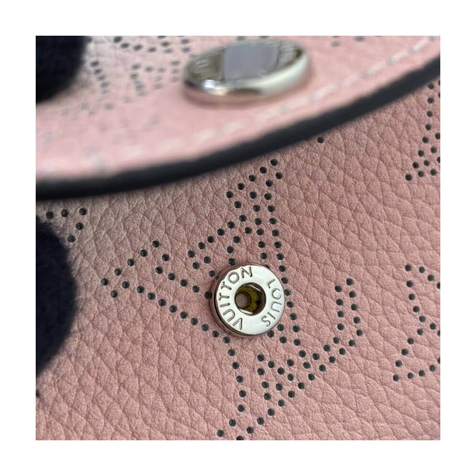 Louis Vuitton Coin Purse in Pink Gradient Mahina Perforated Leather view 7