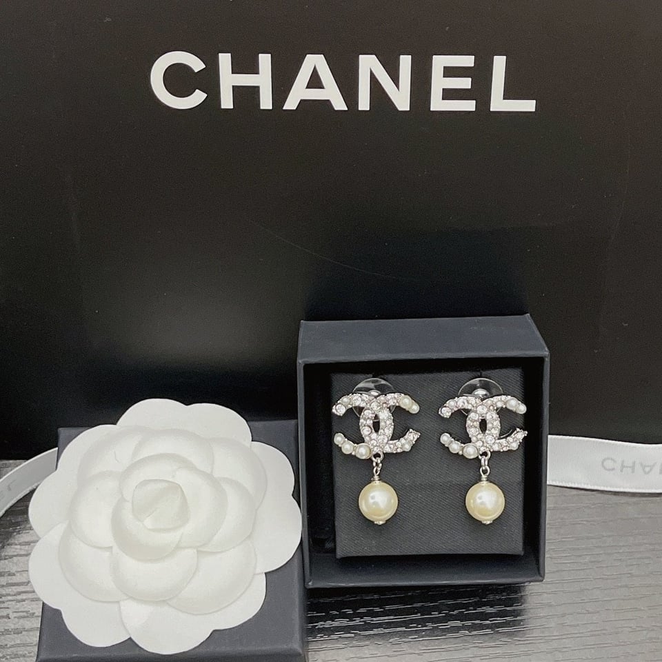 Chanel Silver Tone Metal Cc Pin Brooch Encrusted With Faux Pearls view 6