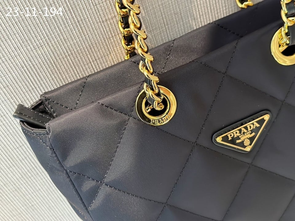 Prada Re Edition 1995 Chaîne Re Nylon Tote Bag Black 26Cm view 5