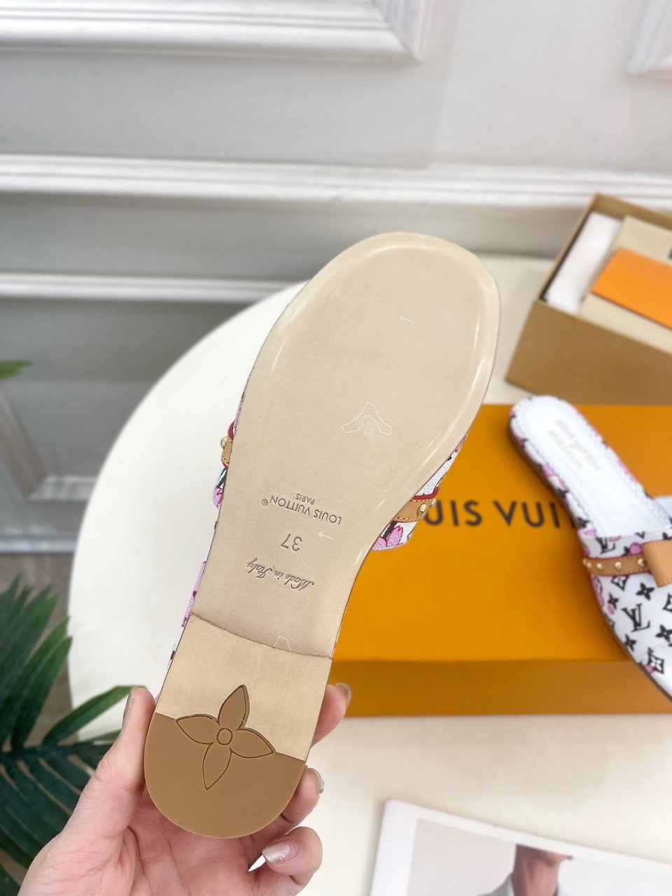 Louis Vuitton x Takashi Murakami Cherry Blossom Mule White view 8