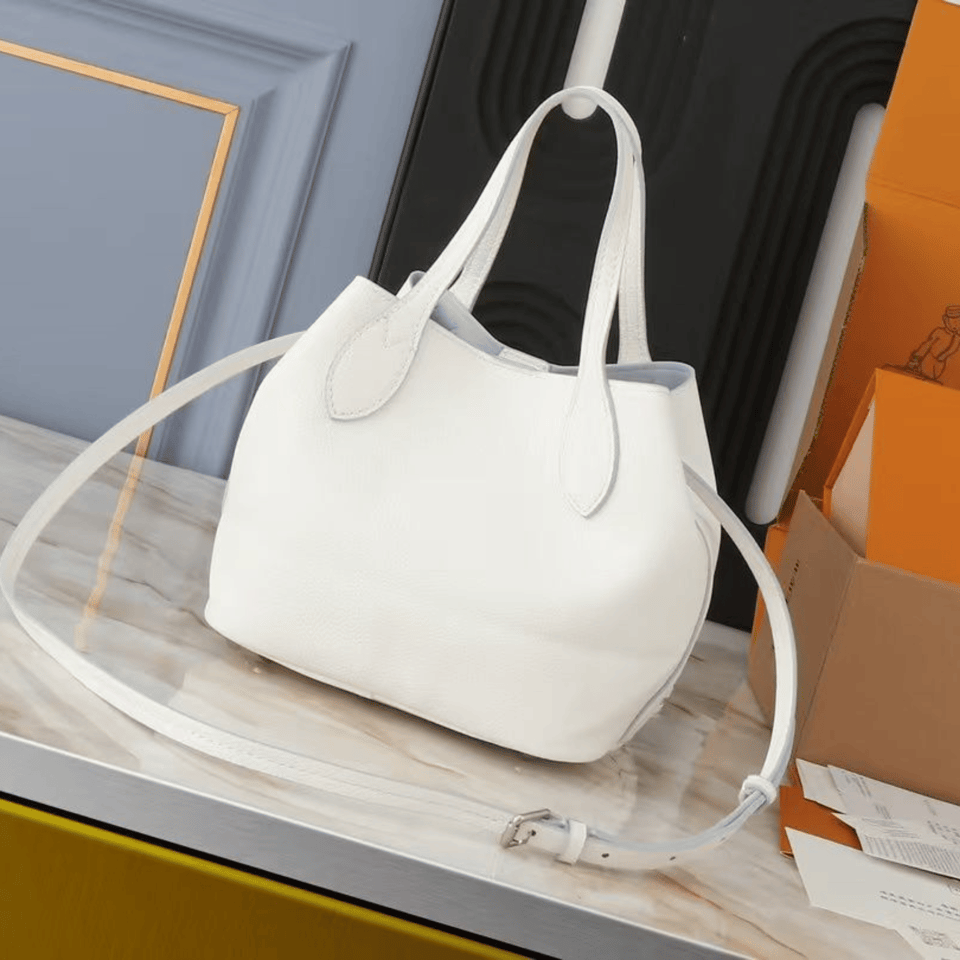 Louis Vuitton Blossom Mahina Bag With Lv Circle Motif White 23Cm view 5