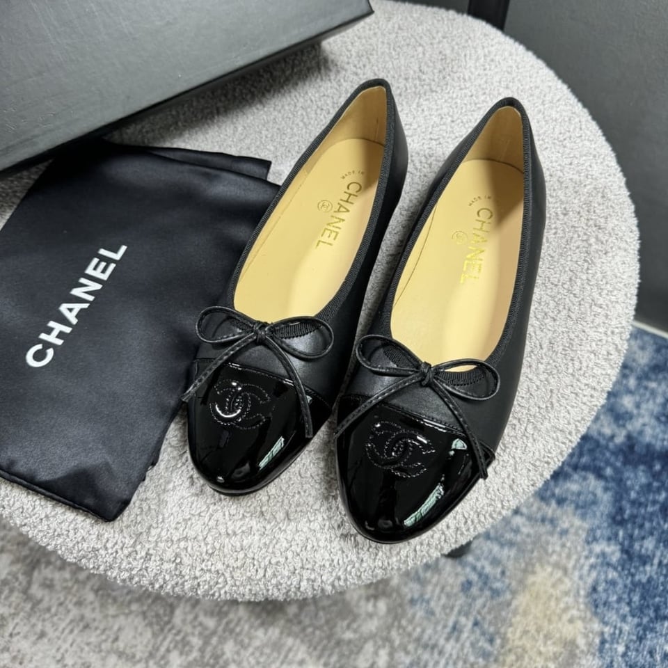 Chanel Ballerina Flat Shoes In Black view 3