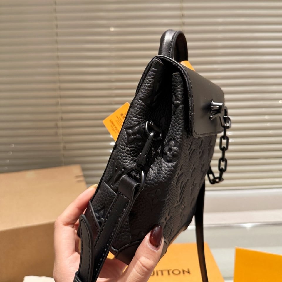 Louis Vuitton Nano Steamer Bag Taurillon Cowhide Monogram Black 14Cm M82772 view 6