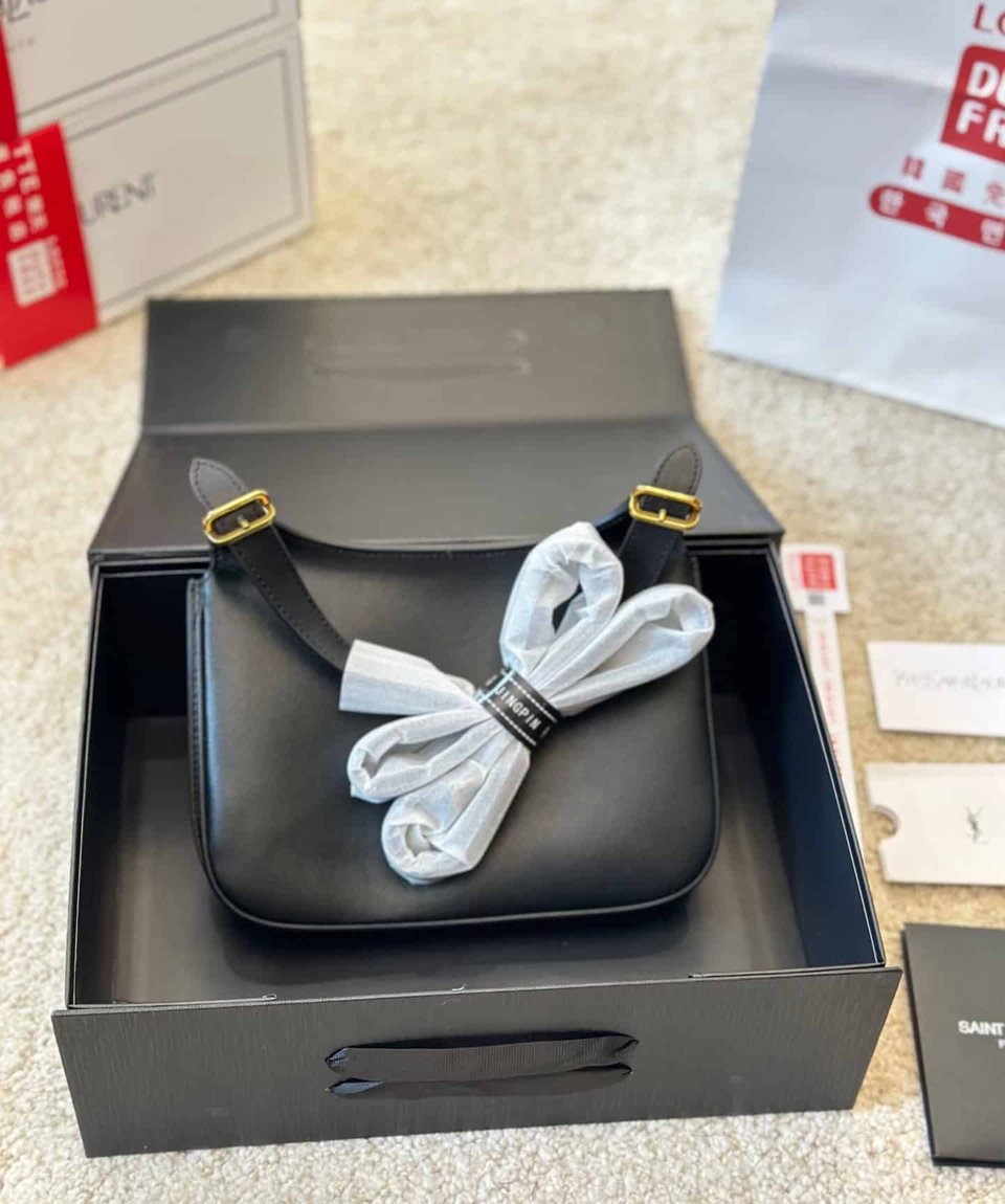 Saint Laurent Charlie Medium Shoulder Bag In Smooth Leather Black 23Cm 686742 2R20W 1000 view 6