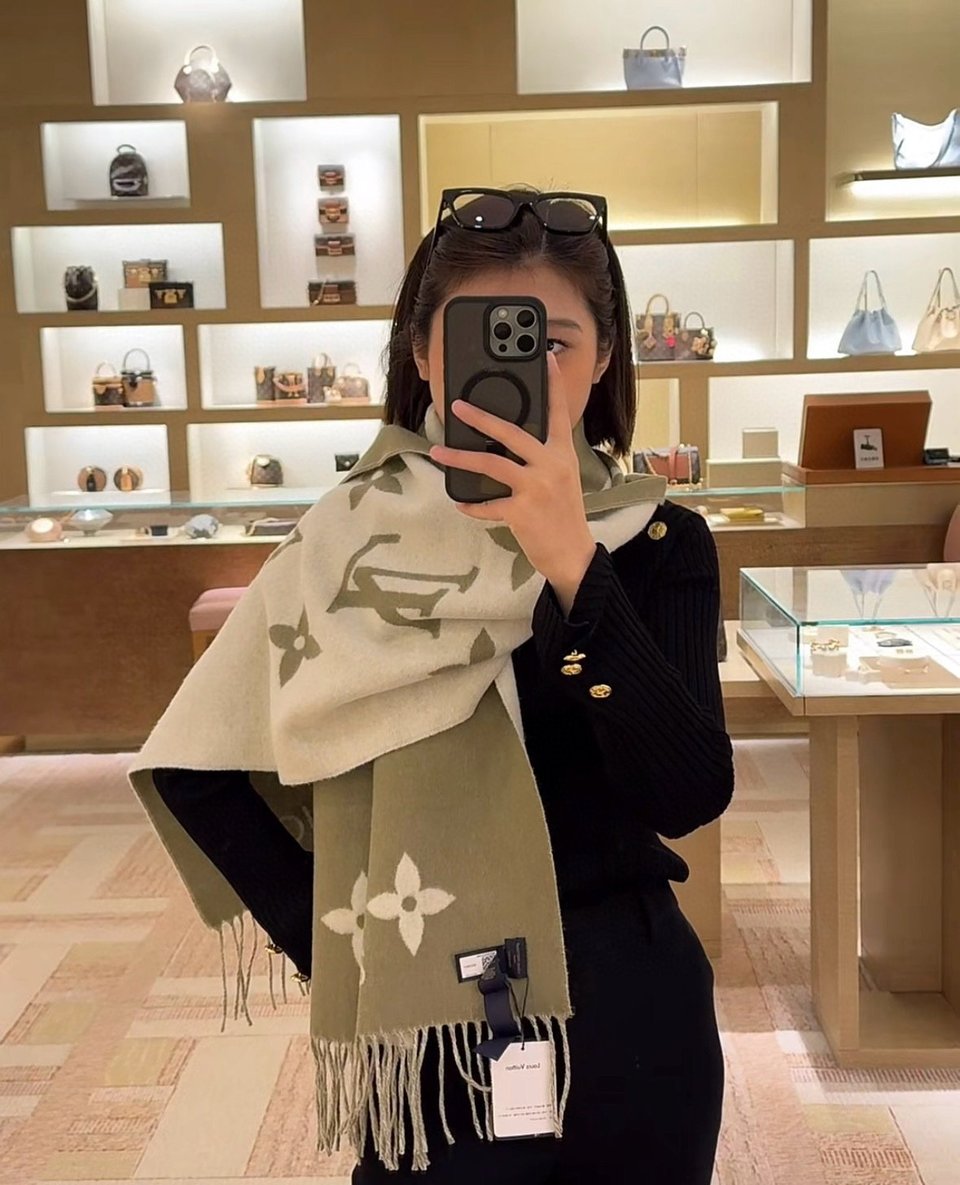 Louis Vuitton Monogram Giant Green Scarf For Women 170cm view 4