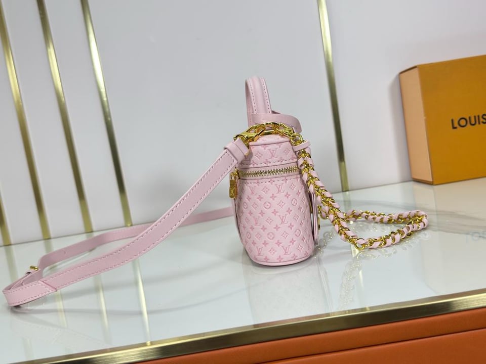 Louis Vuitton Vanity Chain Pouch Light Bliss Cream 19cm M29344 view 4