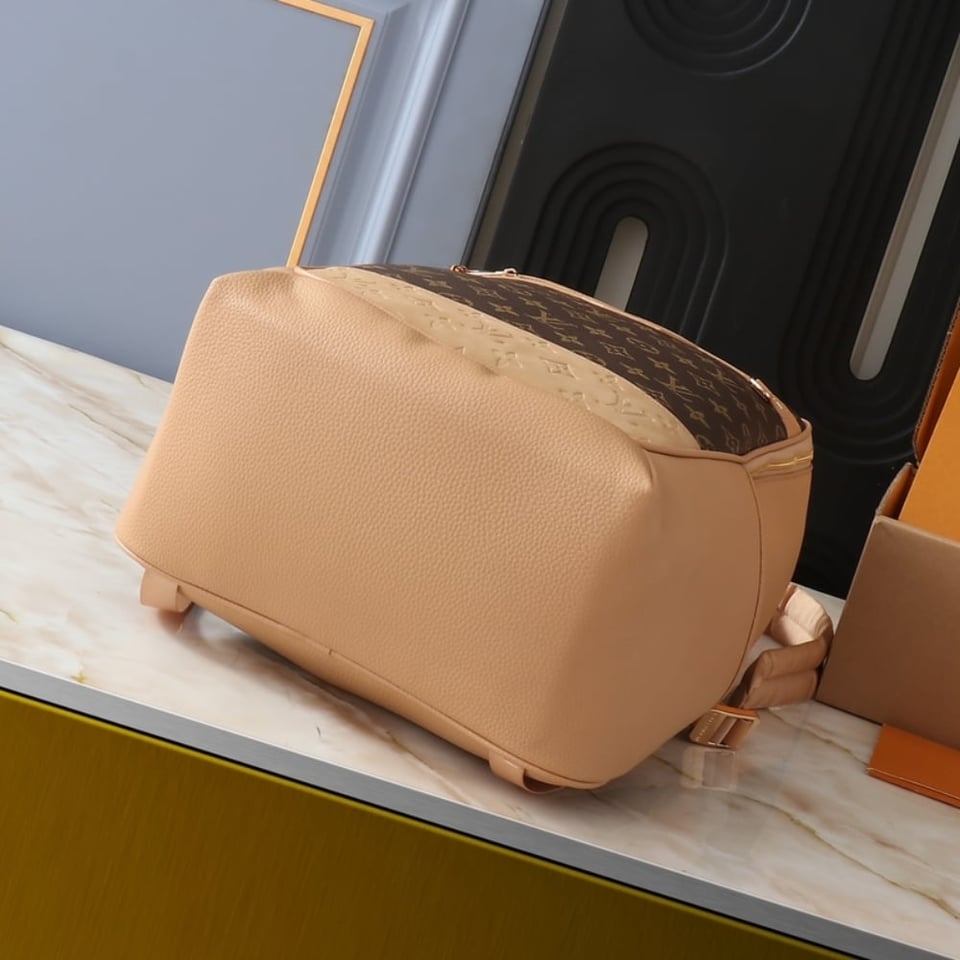 Louis Vuitton Outdoor Backpack 44Cm M12624 view 4